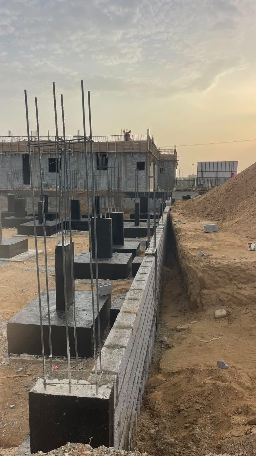 القواعد والأعمدة وعزل الأساسات — 4